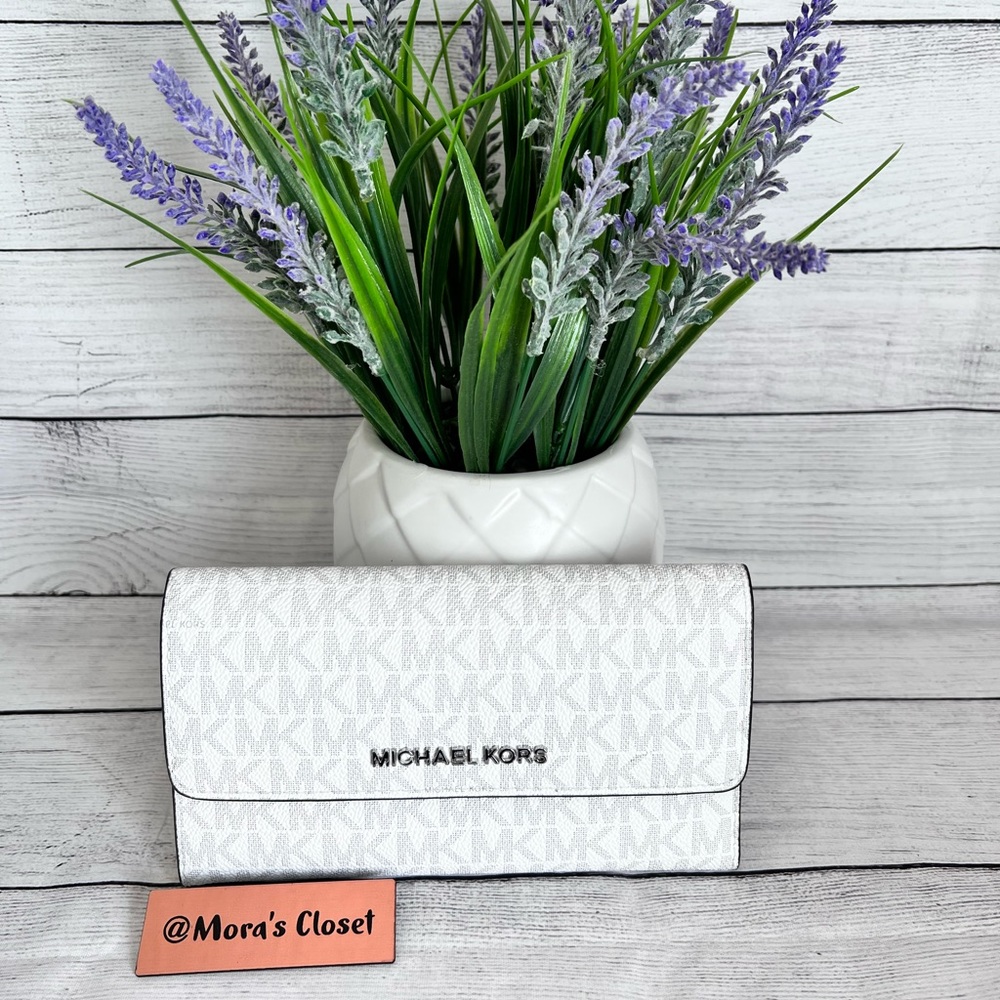 🦋Michael Kors Trifold Wallet